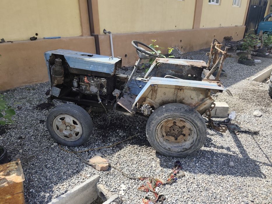 Mini traktor sotiladi