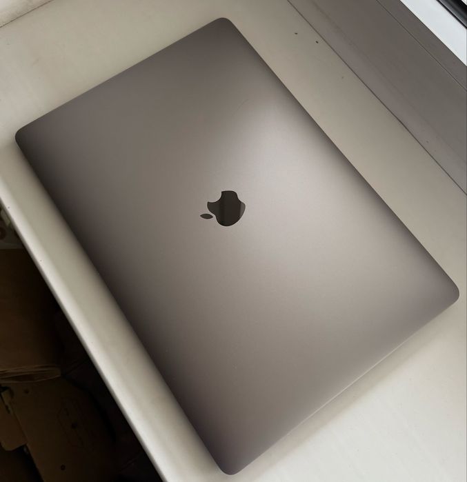 MacBook Pro 15” (2018) sotiladi