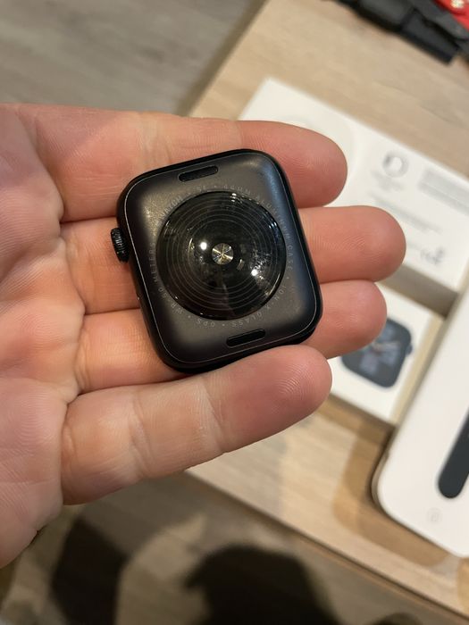 Apple Watch SE 2 44mm пълен комплект