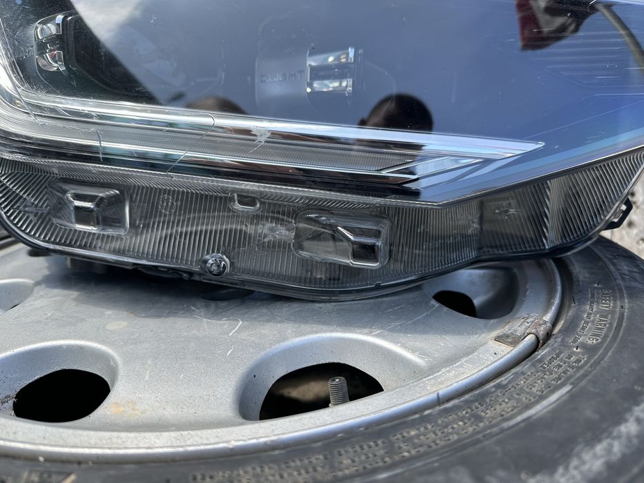 VW Taigo 23г десен фар IQ Led ОеМ