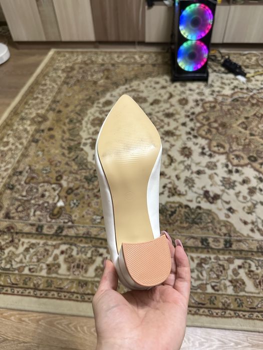 Белые туфли 38 размер,новые