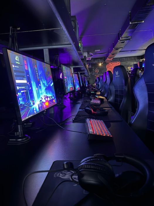 Продам мониторы для компьютерного клуба