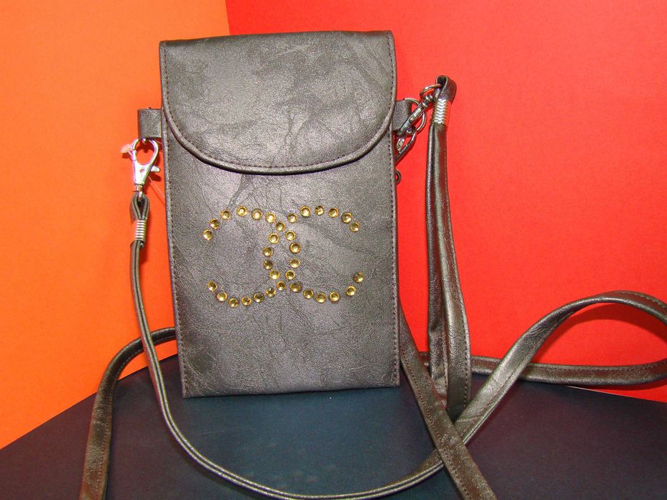 Дамски бутикови чантички за телефон и ключове