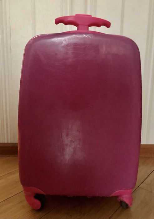 продаю детский чемодан.