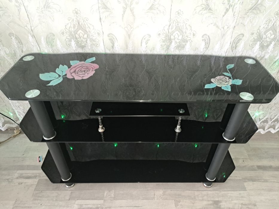 Продам тумбу под телевизор