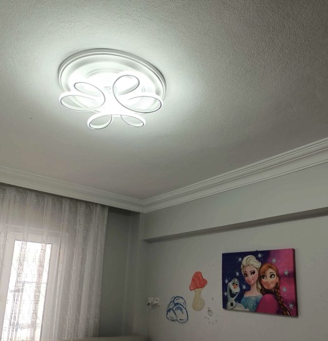 Луксозен лед / LED полилей с дистанционно