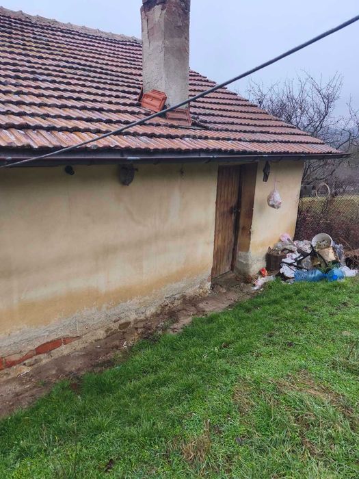 Продава къща в с.Цацаровци