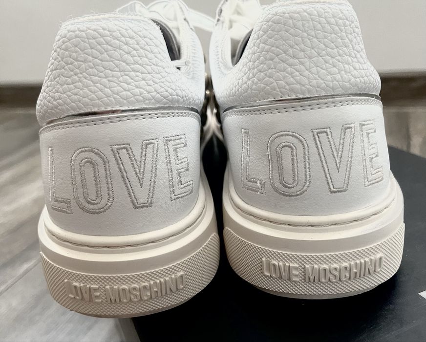 Уникални Love Moshino
