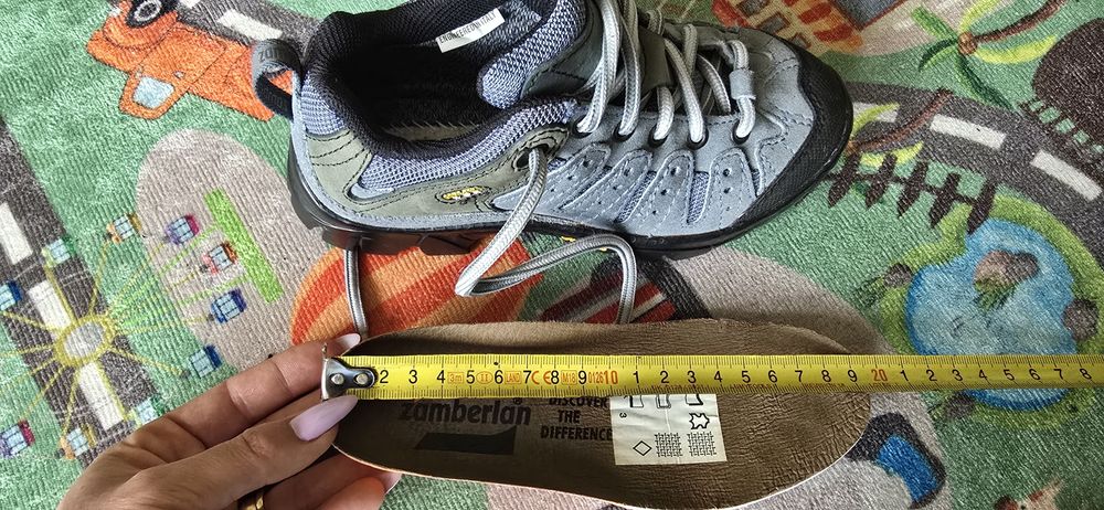 Ghete, bocancei, papuci cu membrană goretex 31 si talpa vibram