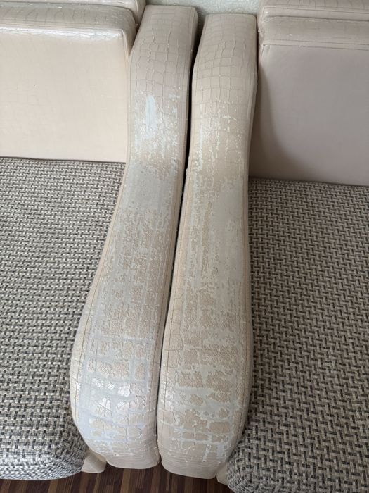 Угловой диван и кресло