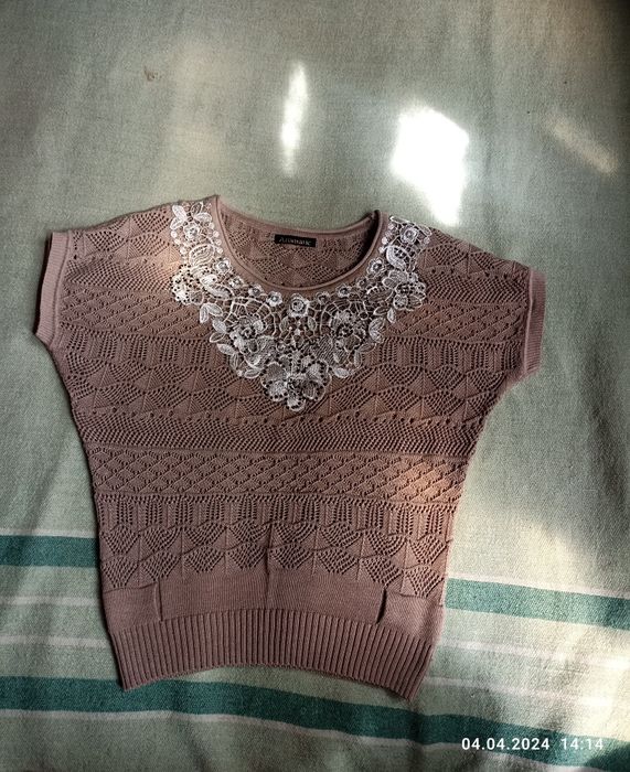 Отдам за бутылку масла.Женская вязанная весенняя 44-46р
