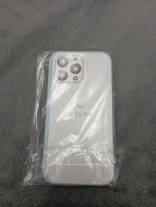Продам чехол для телефона Айфона 13 Pro