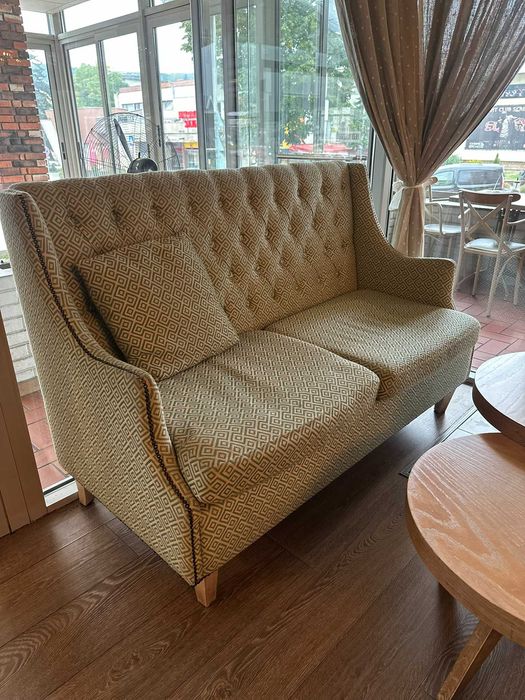 Двуместен диван за кафе в скандинавски стил