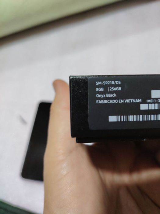 Продаю флагман Samsung Galaxy S24 в классическом цвете Onyx Black