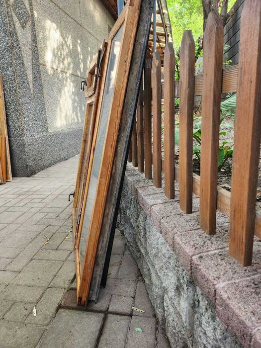 Окна деревянные с решетками продам