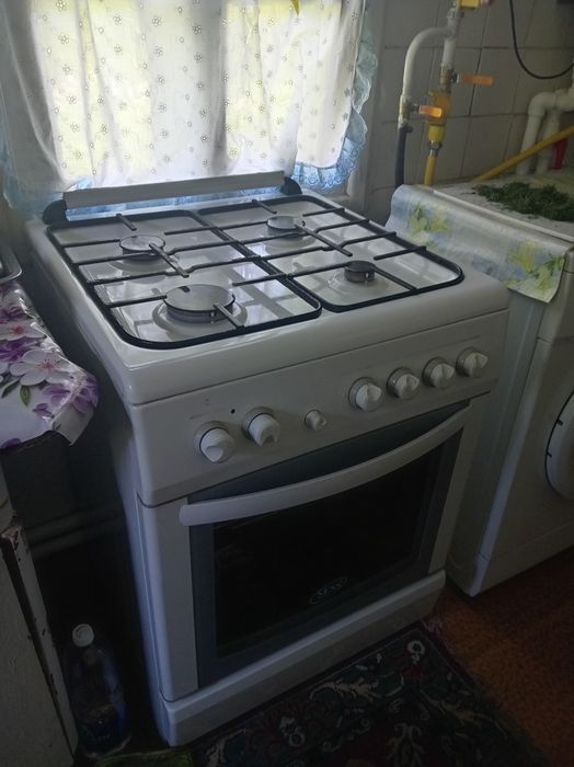 Продам газовую плиту