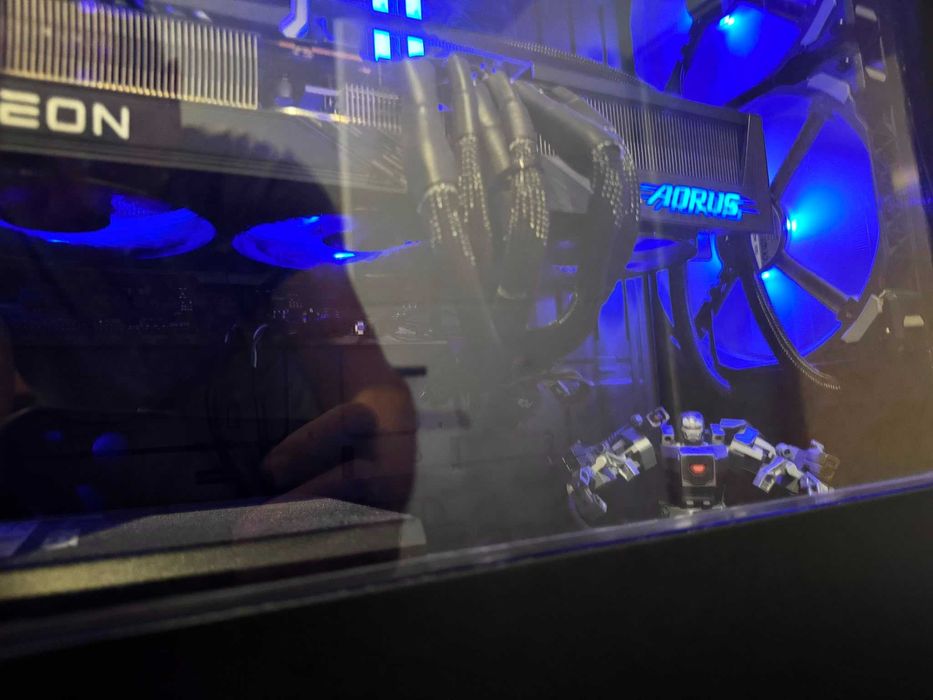 PC 7800X 3D, 32 GB 6000MHz, AMD RADEON 9070 XT 16 GB