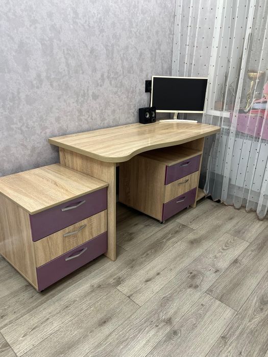 Продам стол письменный