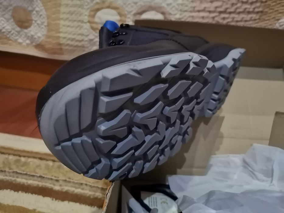 Летни работни обувки с метално бомбе