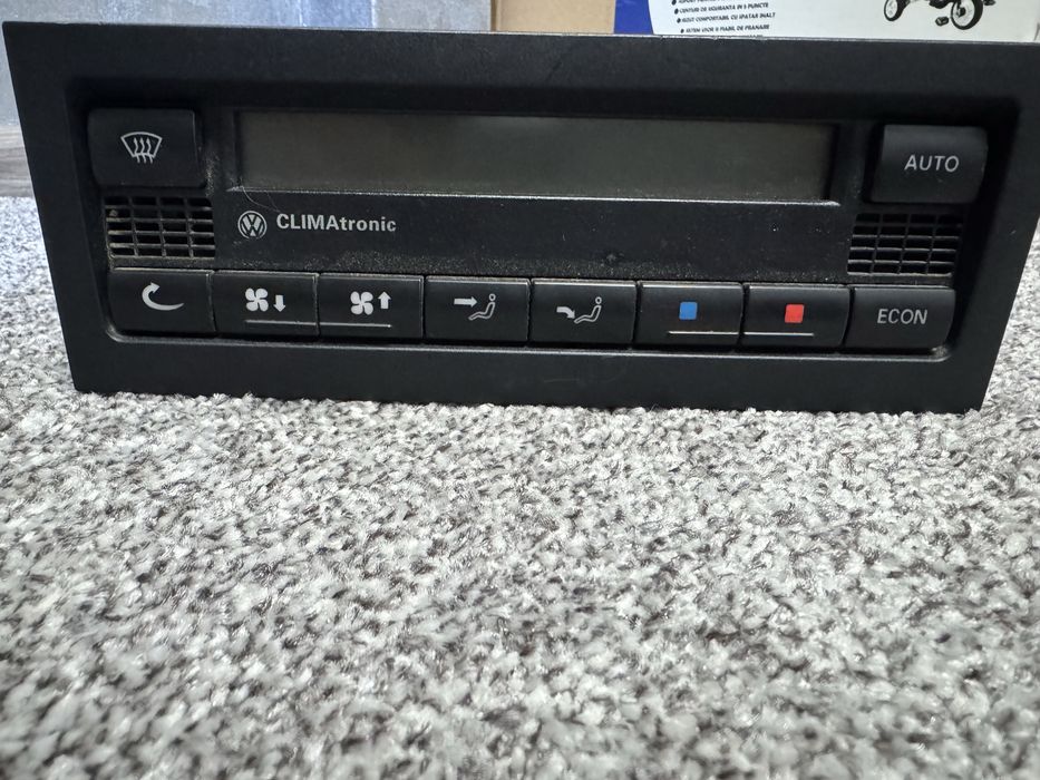 Navigații Auto 2DIN 7010B/7018B și Panou Climatronic VW – Ca Noi! (Super Ofertă la Pachet)