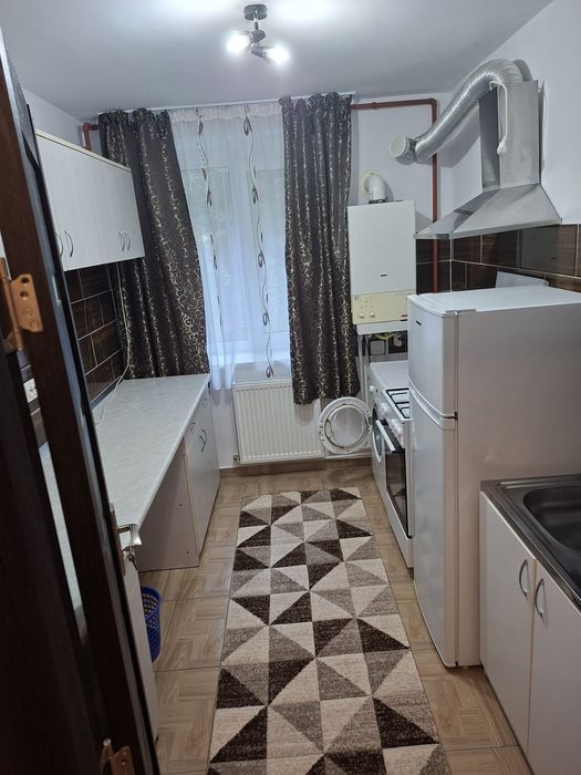 Vand apartament, doua camere, semidecomandat, parter, zona V-uri, str.Cuza Voda