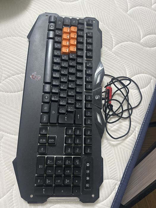 Продаю игровую клавиатуру