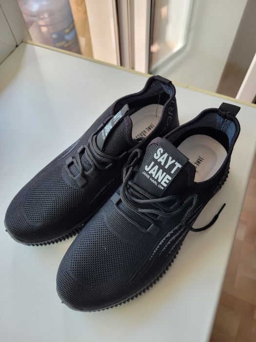 Продаю кроссовки мужские