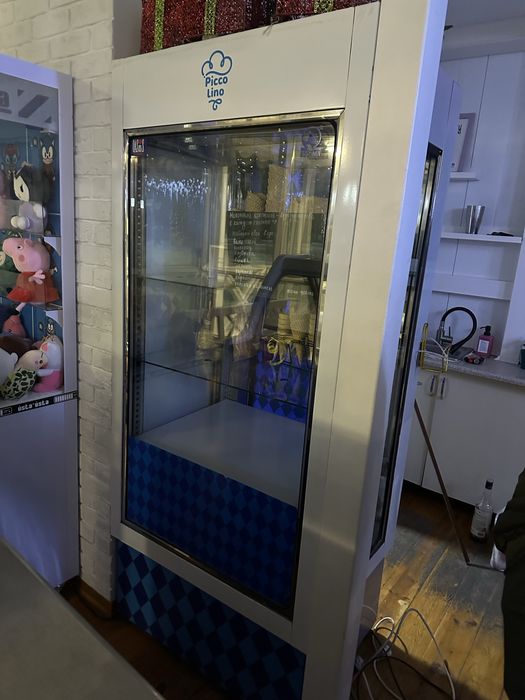 Продам холодильник витрина