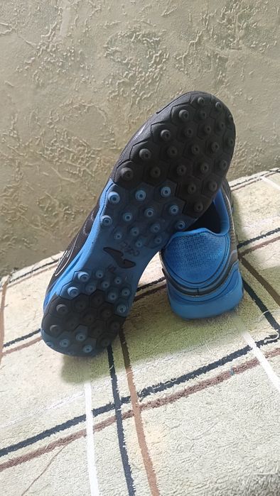 Продам футзалки joma