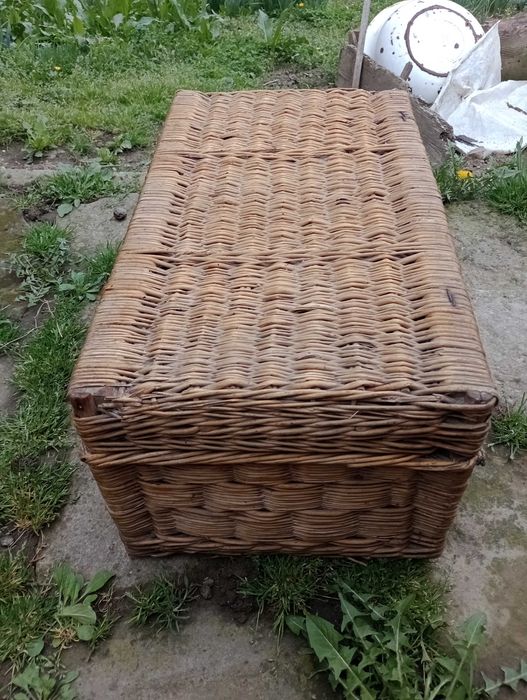 Антики Винтидж  Плетен куфар от миналия век /Антика/