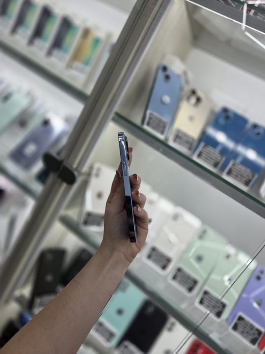 Humor GSM oferă spre vânzare / iPhone 13 Pro / 128 GB / Blue / Baterie 100% / Garanție 12 luni / Rate