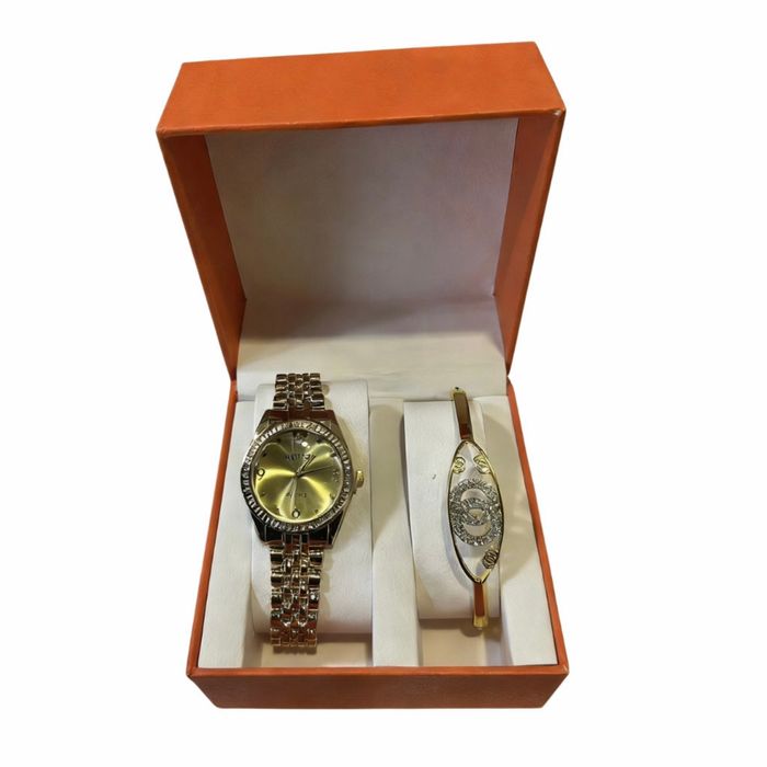 Часовник със златна верижка и камъни + гривна