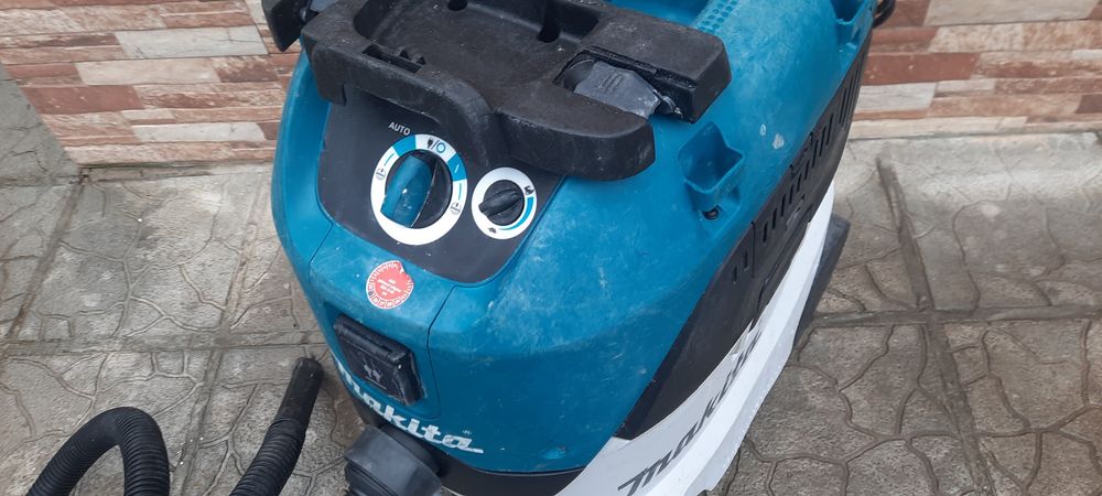 Makita vc4210L Прахосмукачка със Контакт АвтоТупалка Сухо Строителство Гипс Картон