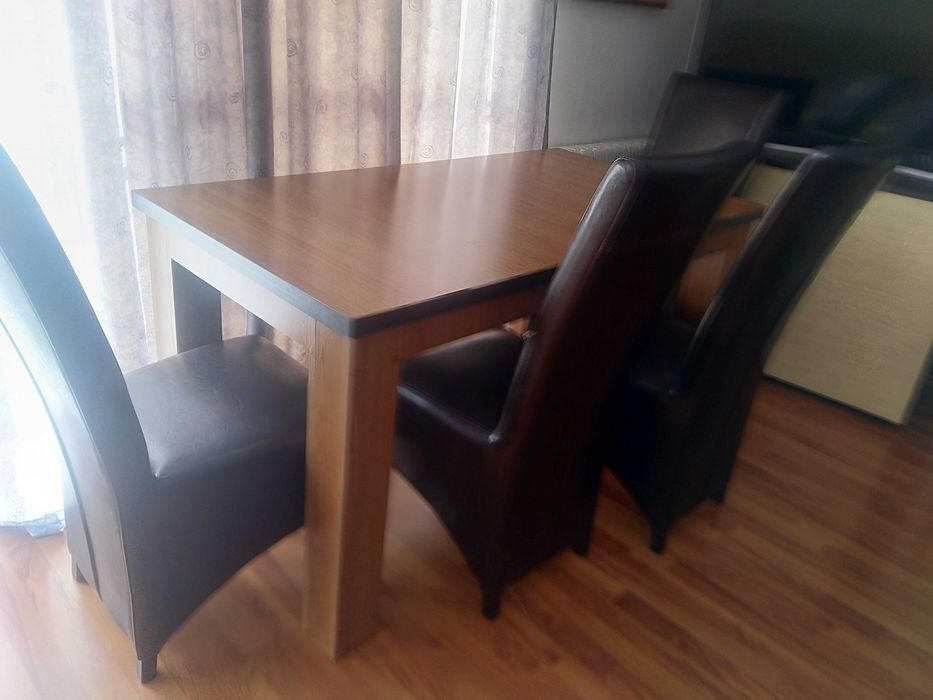 Vând masă living,sufragerie-bucătărie cu 4 sau 6 scaune