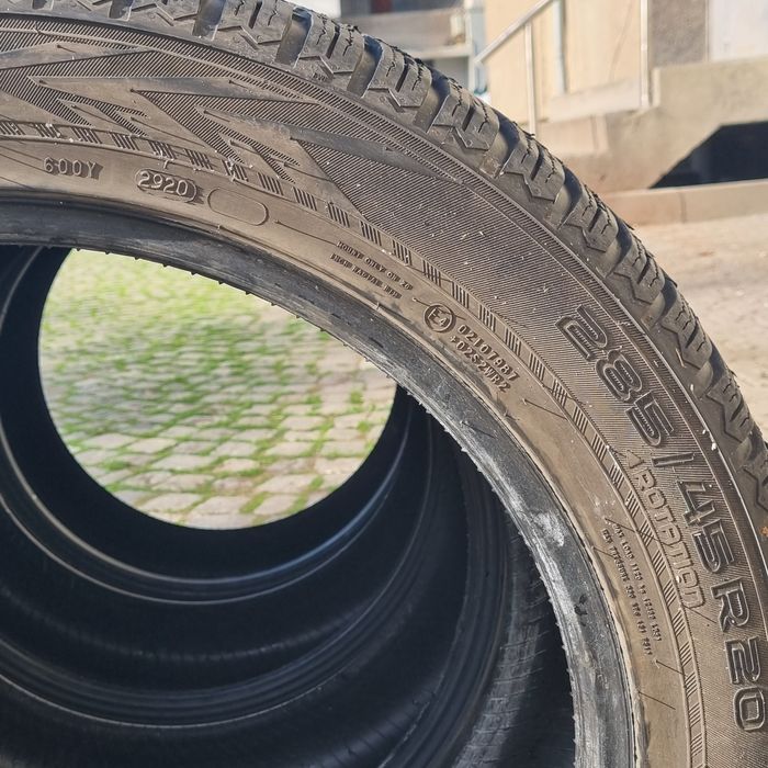 285 45 20 Nokian SUV4