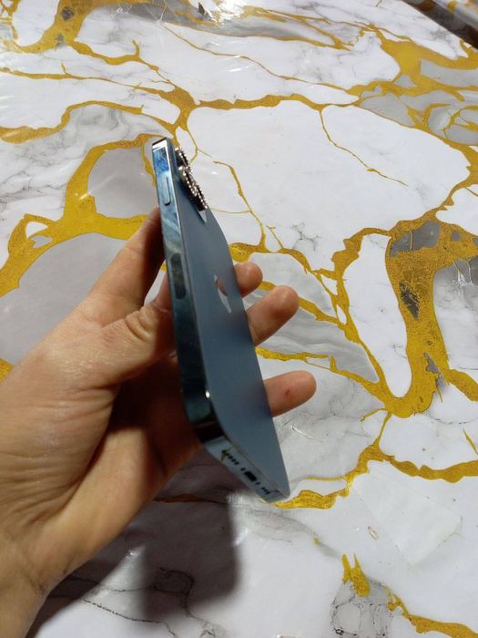 iPhone 12sotiladi usto koʻrmagan