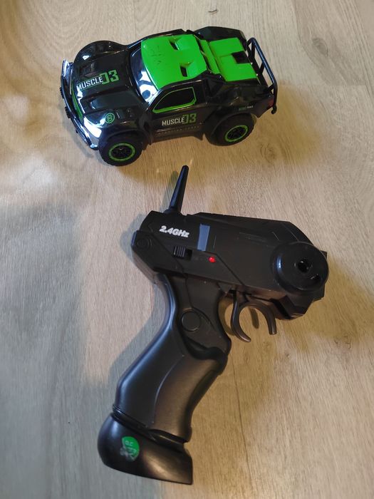 Кола с дистанционно управление  + подарък