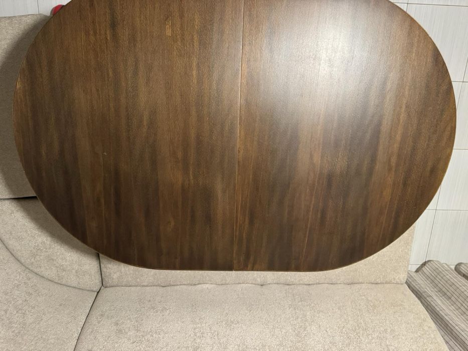 Трапезна маса от масивно дърво