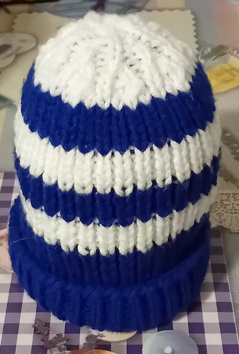 Căciuli tricotate manual