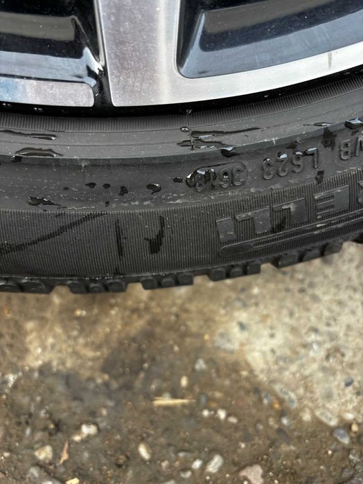 Doua anvelope Pirelli SottoZero Winter 240 235 45 R18 ci404