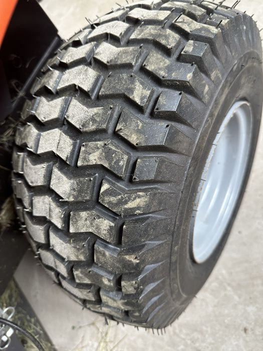 Tractoras tuns gazon Husqvarna TS 138 - Doar 68 ore (An 2022) - Stare impecabilă