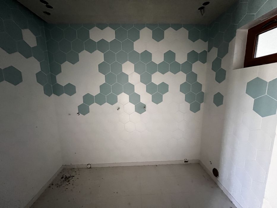 Сотилади.2 каватли.Сувни бўйида 75% битган ремонт