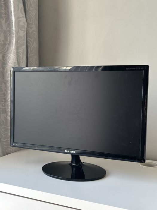 Монитор Samsung S23B300B б/у 2012г, 60 Гц