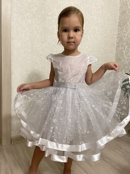 Прокат новогодних костюмов и платьев