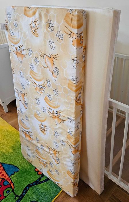 Бебешки кошари (2 броя)  и скрин - в комплект и по отделно