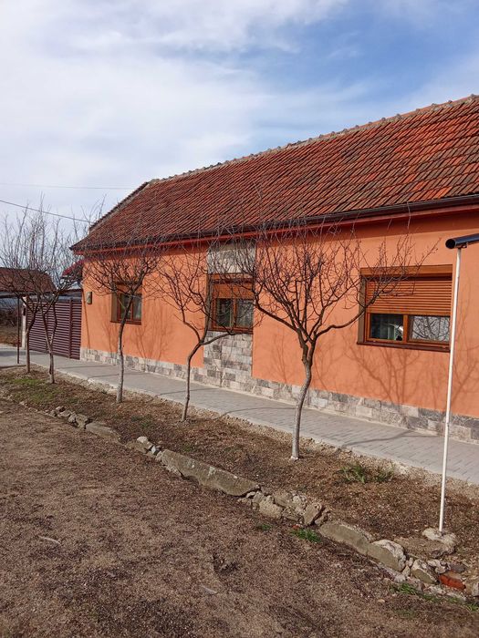 Casă de vânzare, renovată complet, mobilată și utilata