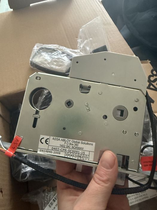 Assa Abloy електрическа  брава .Черен цвят 4.5 v 22mm