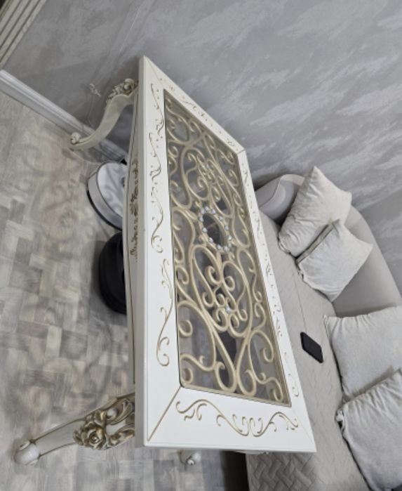 Продам журнальный столик