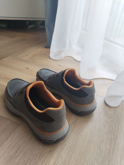 Vand pantofi Skechers noi. 42.5