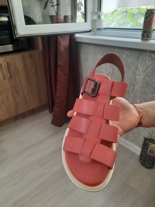 Продаётся босоножки